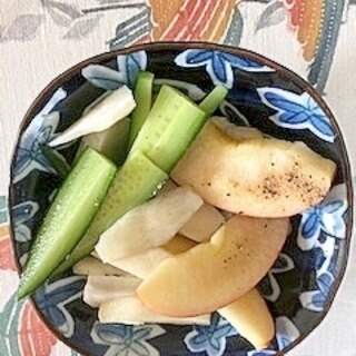 菊芋、リンゴ、胡瓜のサラダ